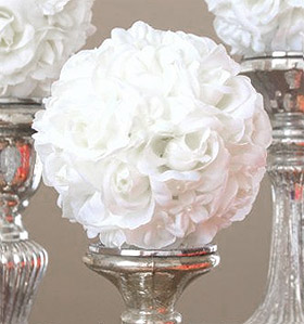 Boule de rose blanche - Chrisly events : Organisation, décoration, location  mariage loiret